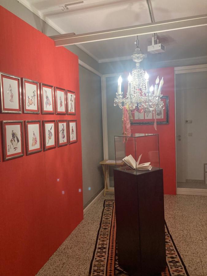 Bild zur Veranstaltung: Teezeit mit persischem Gebäck und Chai zur Finissage in der Galerie K12 